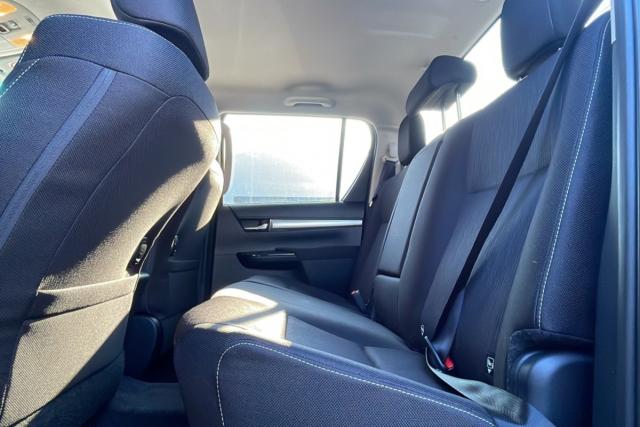 Toyota Hilux image 4