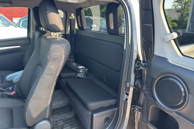 Toyota Hilux image 7