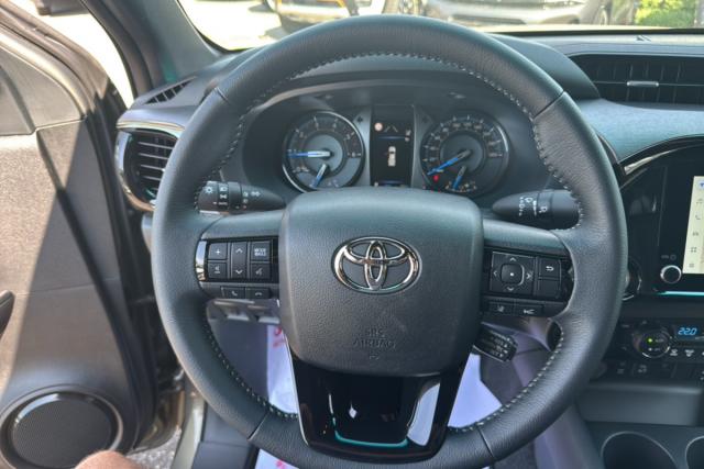 Toyota Hilux image 1