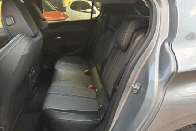 Peugeot 308 image 2