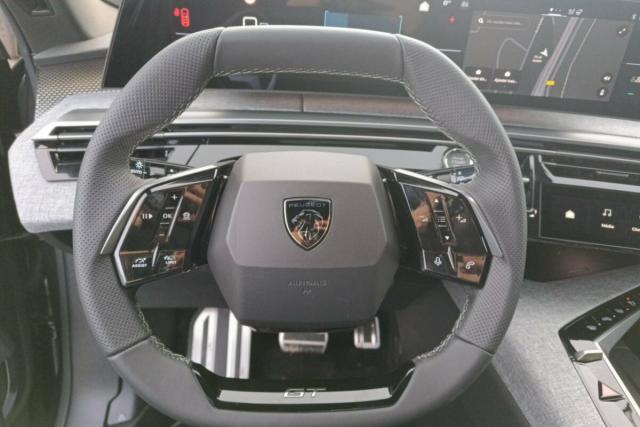 Peugeot 5008 image 1