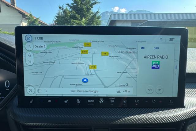 Ford Kuga image 2