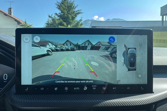 Ford Kuga image 1