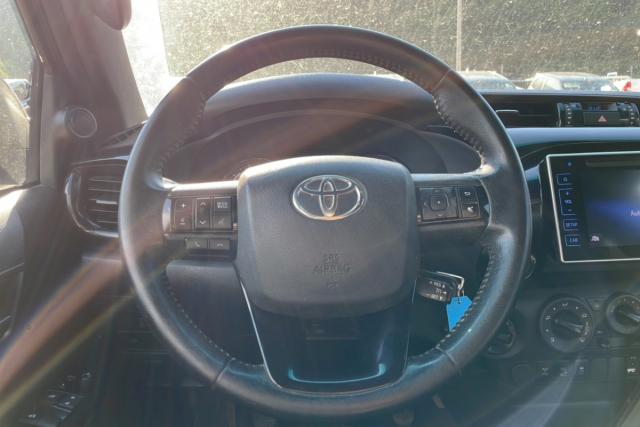 Toyota Hilux image 8