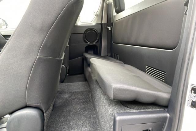 Toyota Hilux image 4