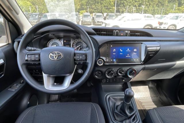 Toyota Hilux image 2