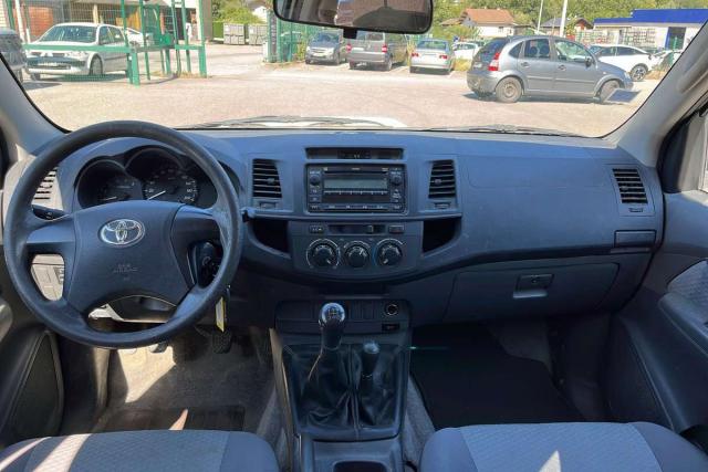 Toyota Hilux image 2