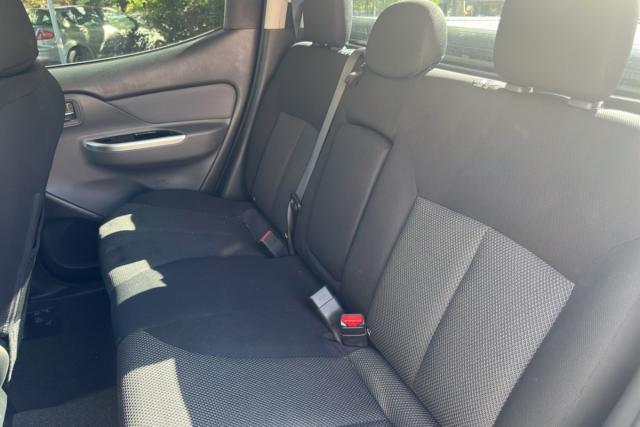 Mitsubishi L200 image 6