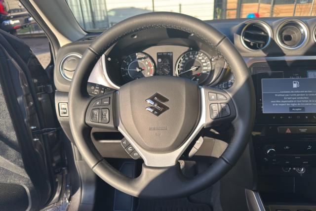 Suzuki Vitara image 7