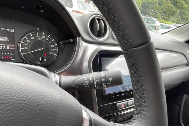 Suzuki Vitara image 6