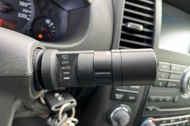 Nissan Navara image 1