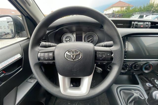 Toyota Hilux image 8