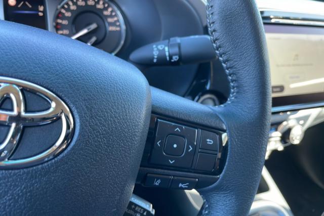 Toyota Hilux image 8