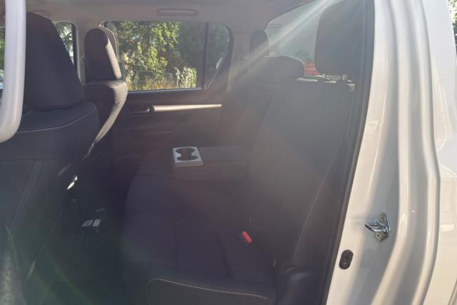 Toyota Hilux image 2