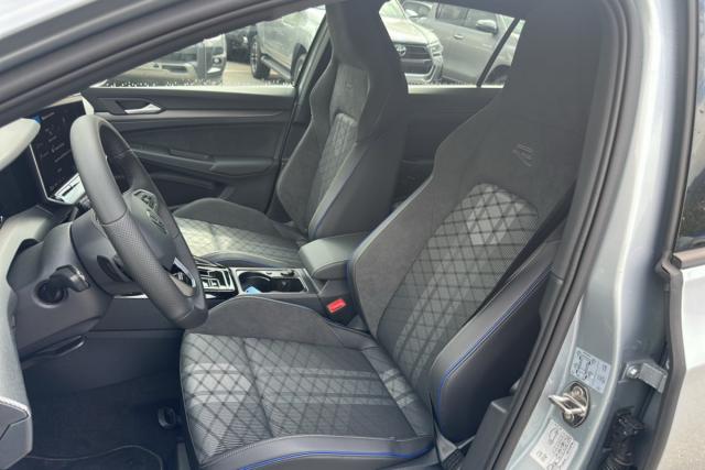 Volkswagen Golf image 9