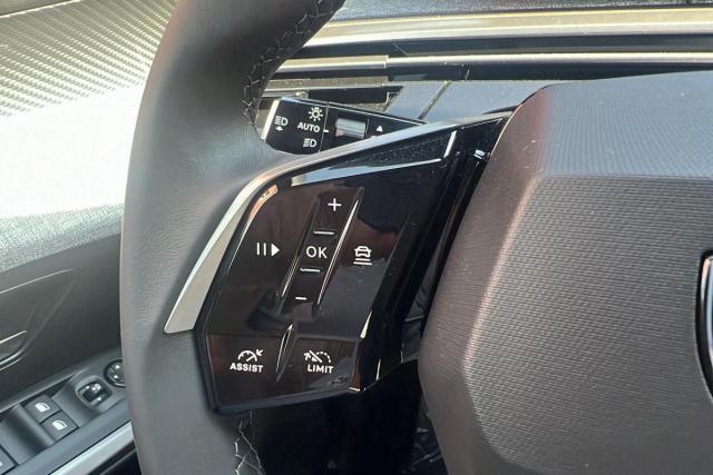 Peugeot 3008 image 2