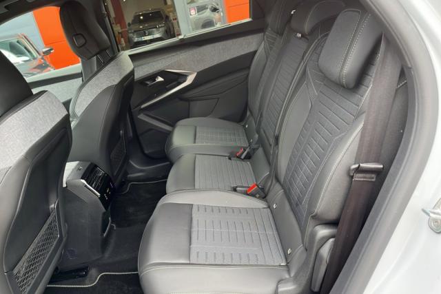 Peugeot 5008 image 2