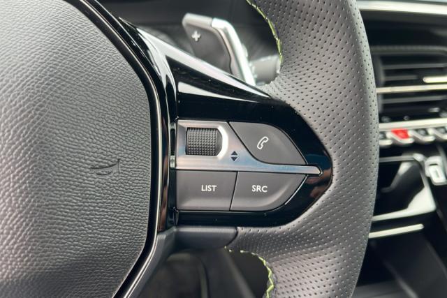 Peugeot 2008 image 1