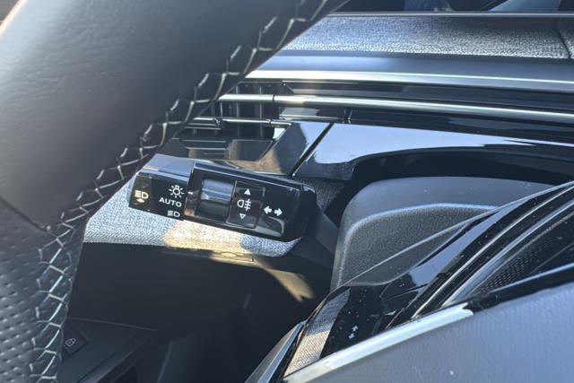 Peugeot 3008 image 1