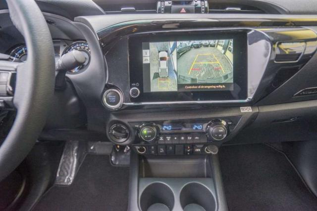 Toyota Hilux image 8