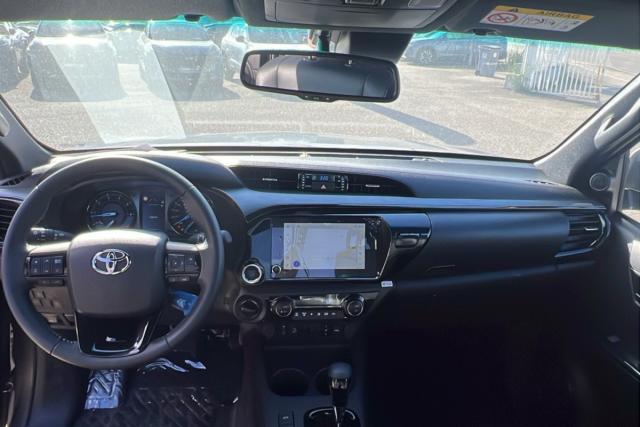 Toyota Hilux image 4