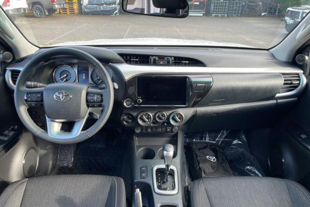 Toyota Hilux image 2