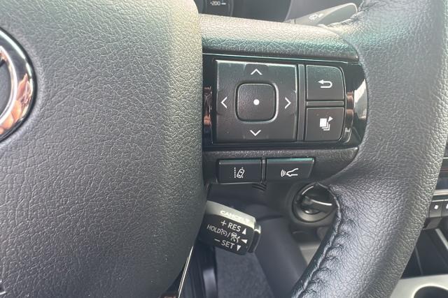 Toyota Hilux image 8