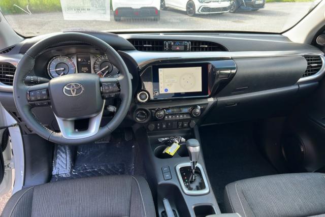 Toyota Hilux image 2