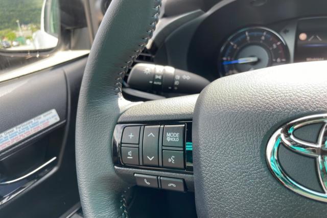 Toyota Hilux image 8