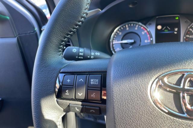 Toyota Hilux image 2