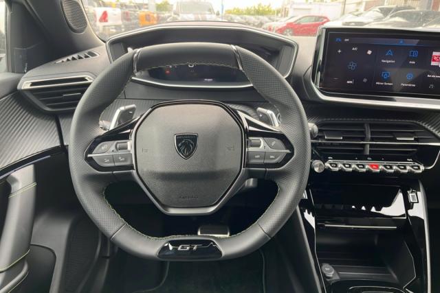 Peugeot 2008 image 2