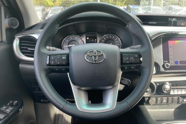 Toyota Hilux image 8