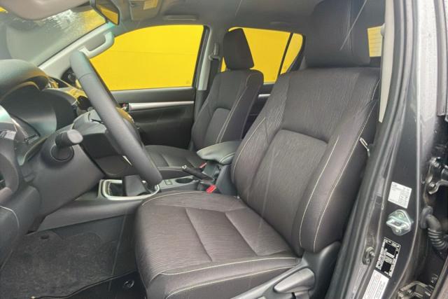 Toyota Hilux image 2