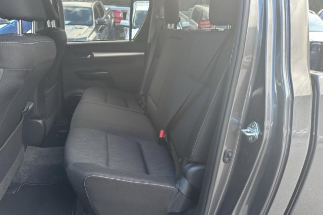 Toyota Hilux image 9