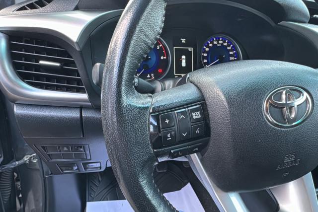 Toyota Hilux image 4