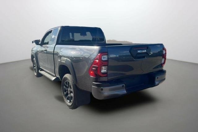 Toyota Hilux image 2
