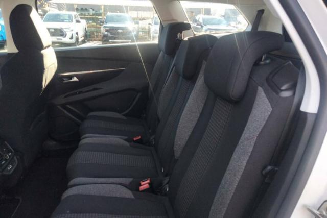Peugeot 5008 image 3