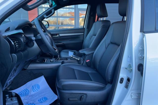 Toyota Hilux image 8