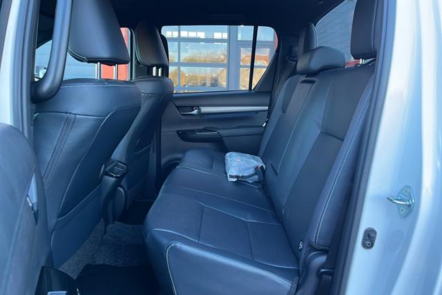 Toyota Hilux image 9