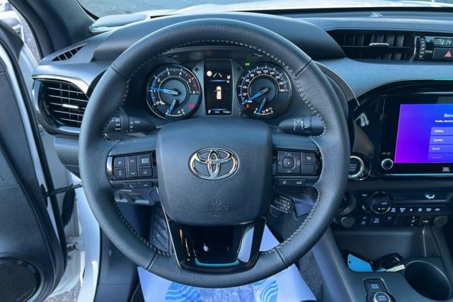 Toyota Hilux image 5