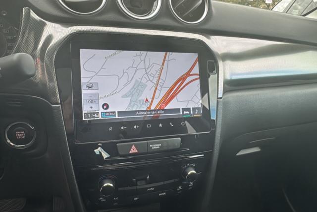 Suzuki Vitara image 8