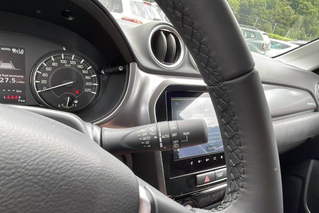 Suzuki Vitara image 2