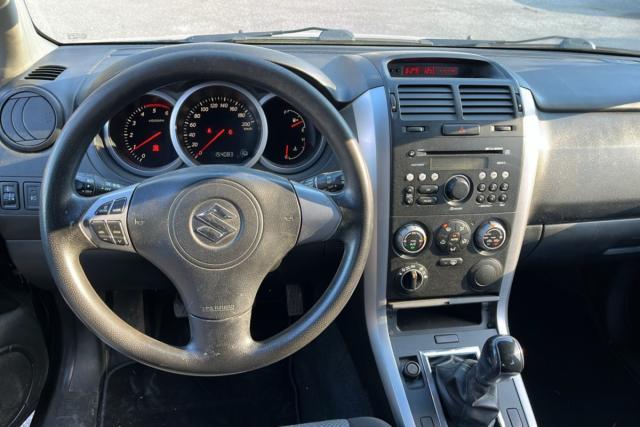 Suzuki Grand Vitara image 2