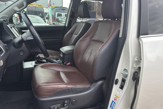 Toyota Land Cruiser image 3