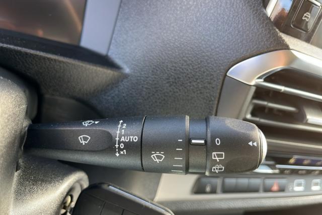 Peugeot Traveller image 9