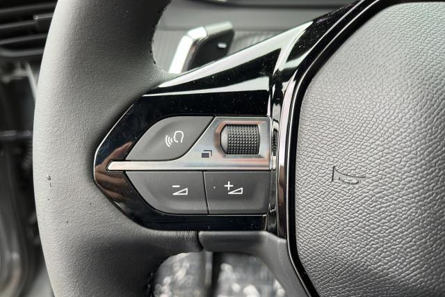 Peugeot 2008 image 8