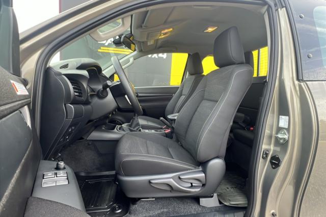 Toyota Hilux image 9