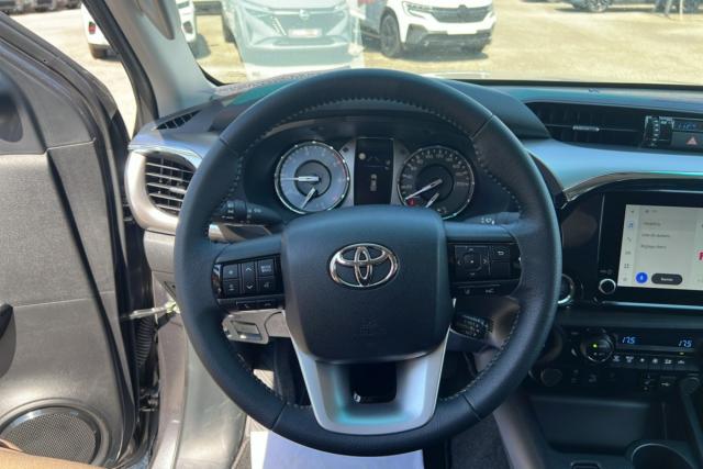 Toyota Hilux image 8
