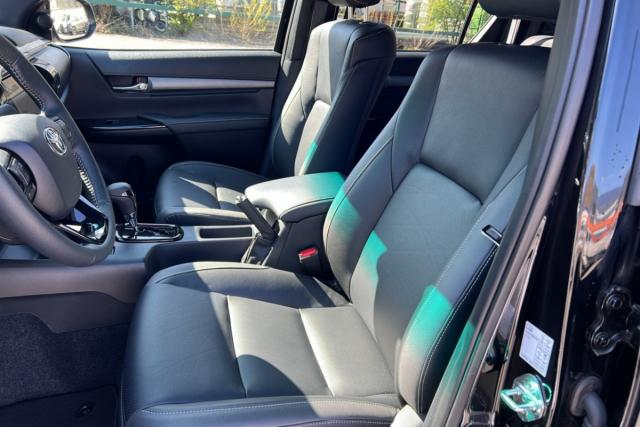 Toyota Hilux image 8