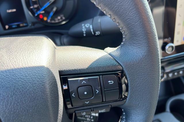 Toyota Hilux image 4